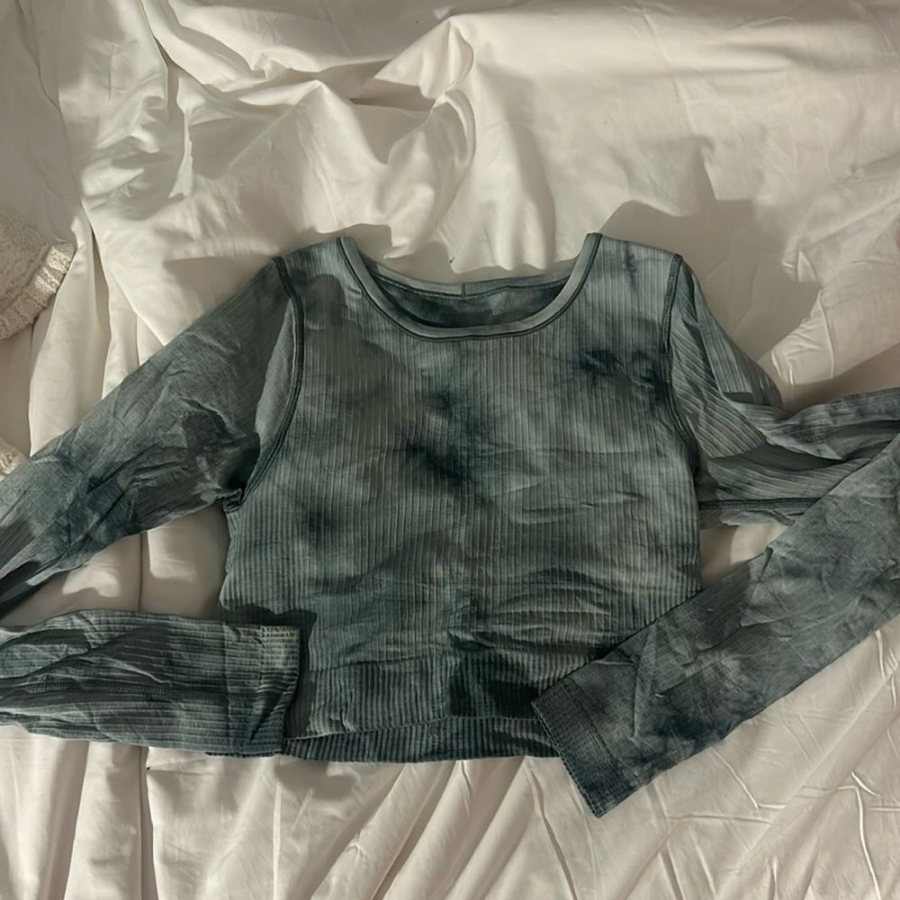 Lululemon eb to street long sleeve cropped size 6